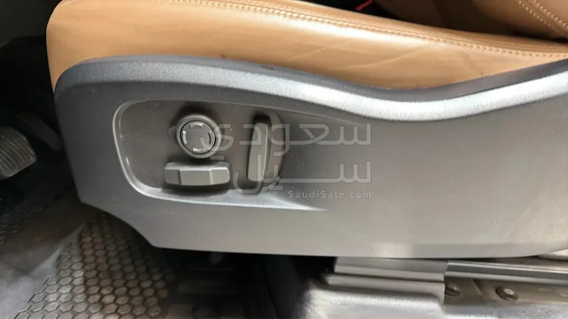 2025 لاند روفر ديفيندر 90