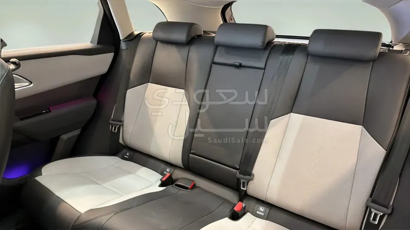 2025 لاند روفر رينج روفر فيلار أر - دايناميك