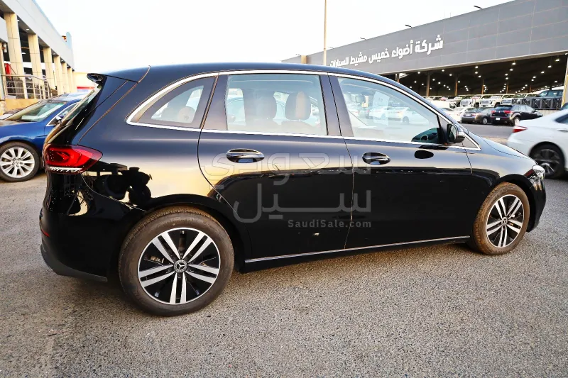 2021 مرسيدس - بنز بي 200