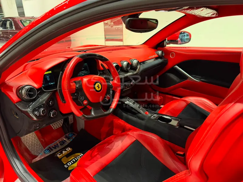 2016 فيراري اف 12