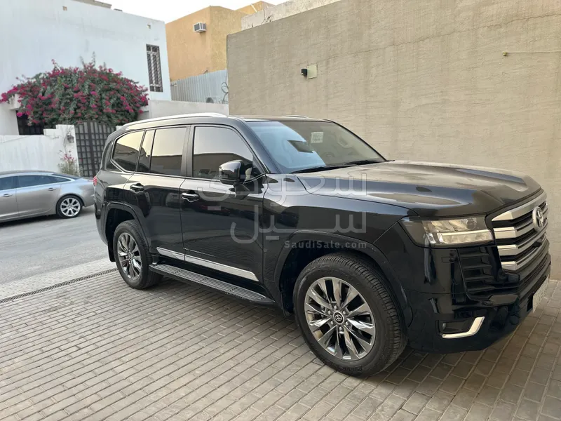 2024 Toyota Land Cruiser GXR