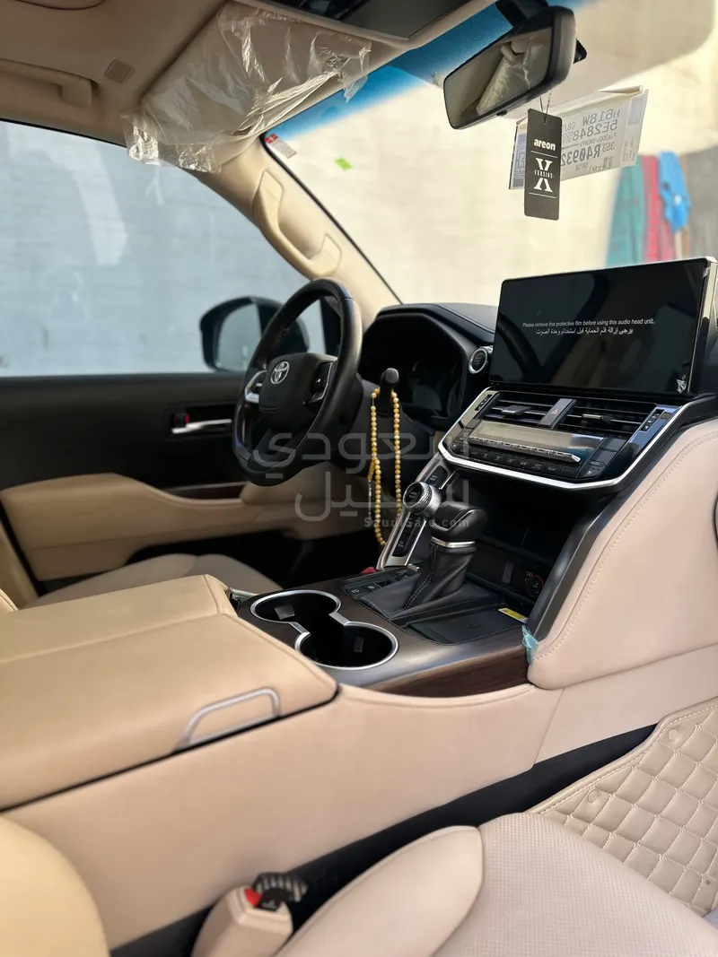 2024 Toyota Land Cruiser GXR