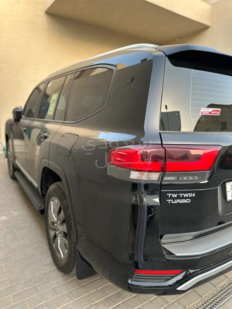 2024 Toyota Land Cruiser GXR