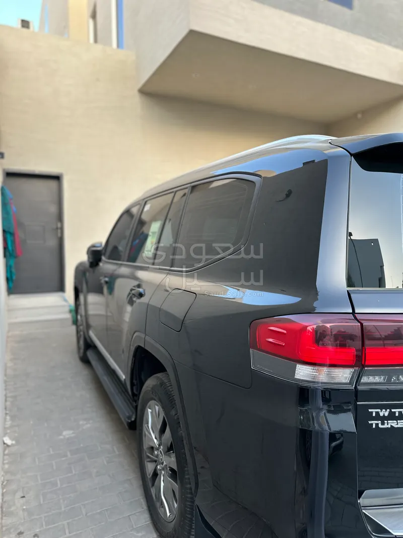 2024 Toyota Land Cruiser GXR