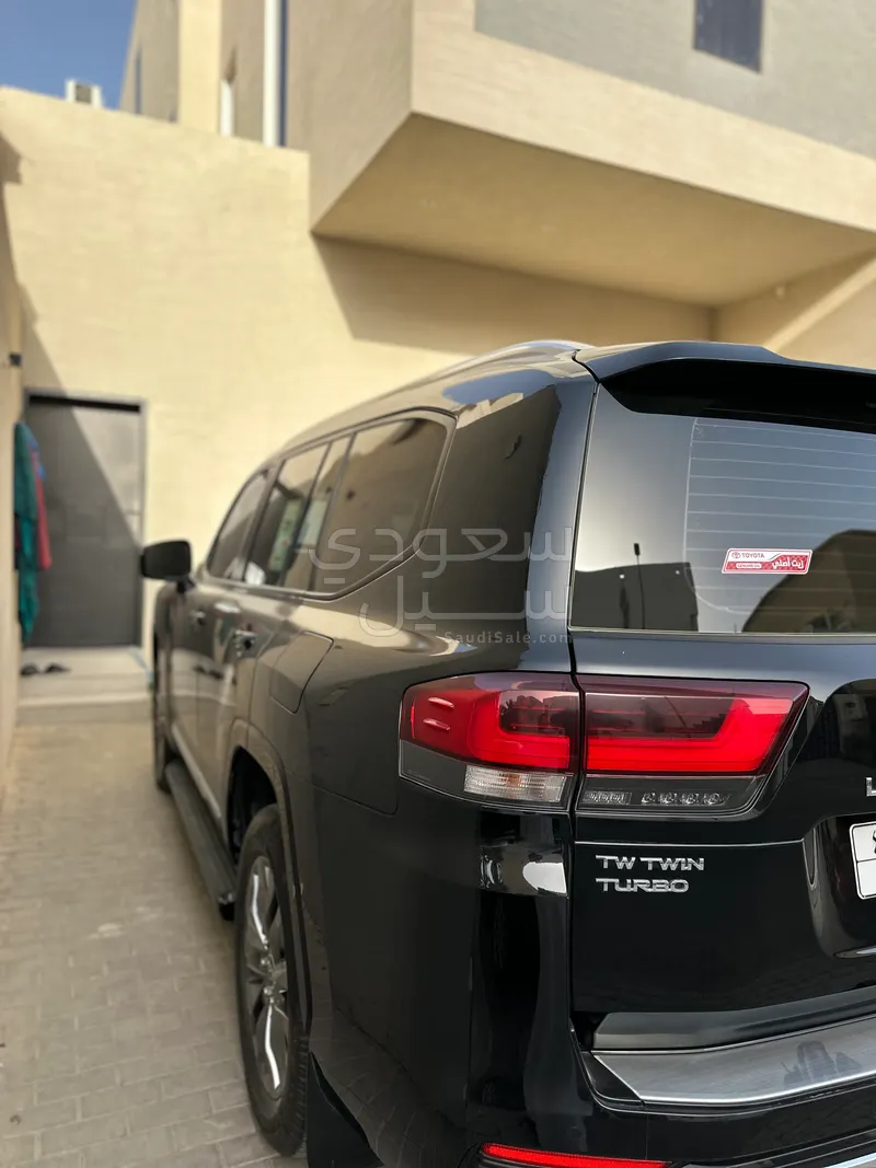 2024 Toyota Land Cruiser GXR
