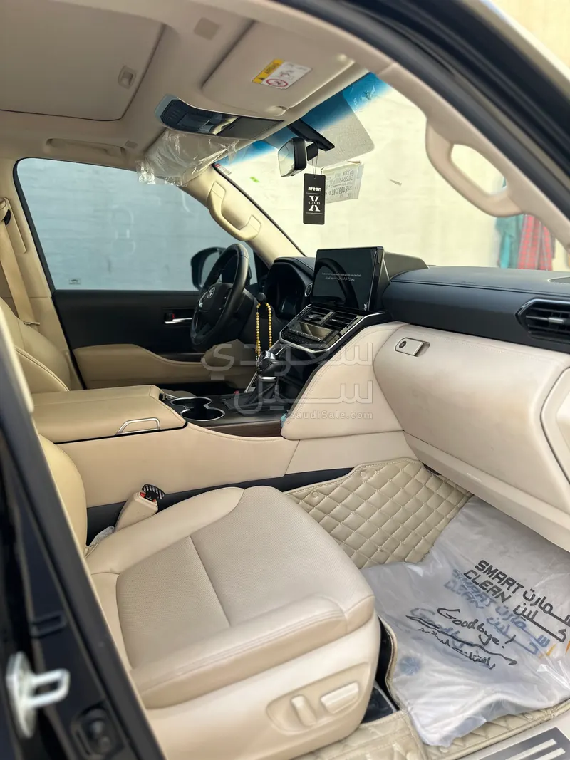 2024 Toyota Land Cruiser GXR