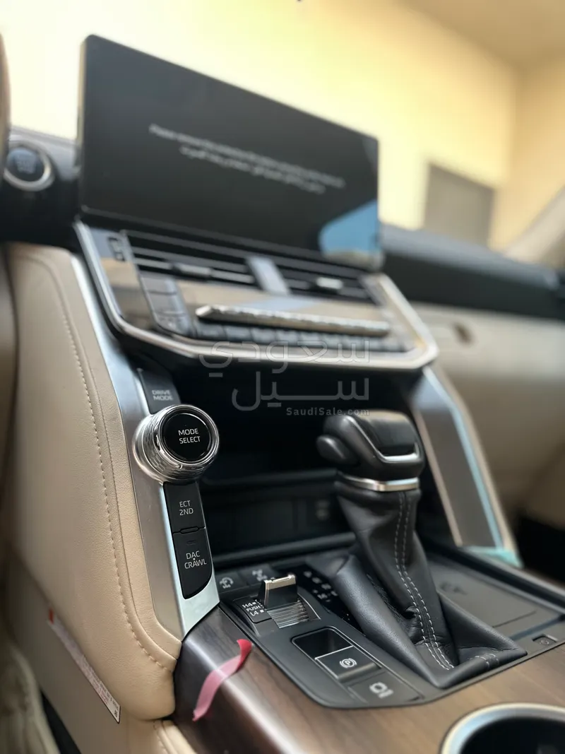 2024 Toyota Land Cruiser GXR