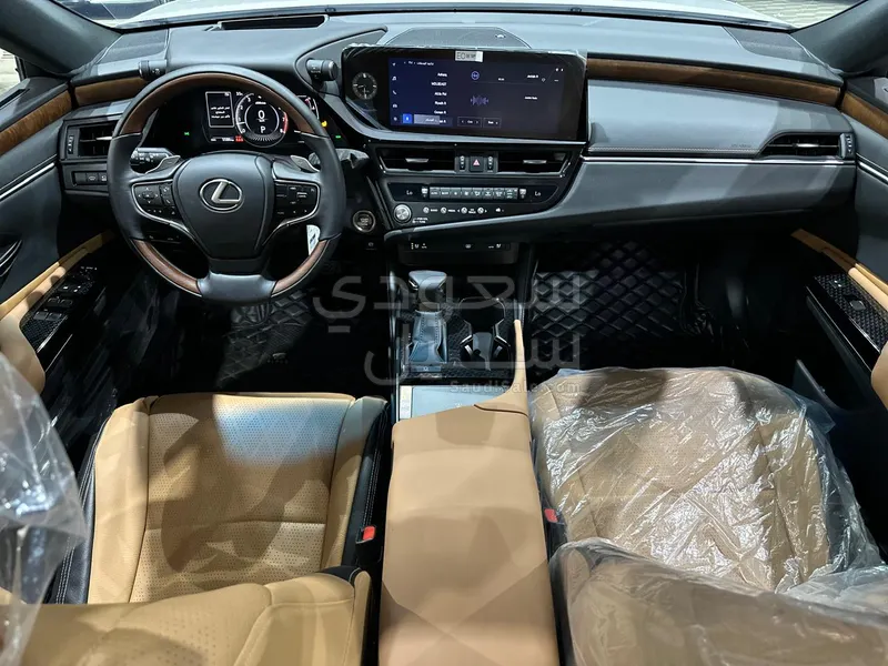 2025 لكزس إي إس 350