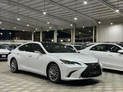 2025 لكزس إي إس 350
