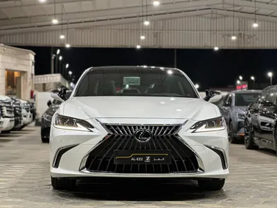2025 لكزس إي إس 350