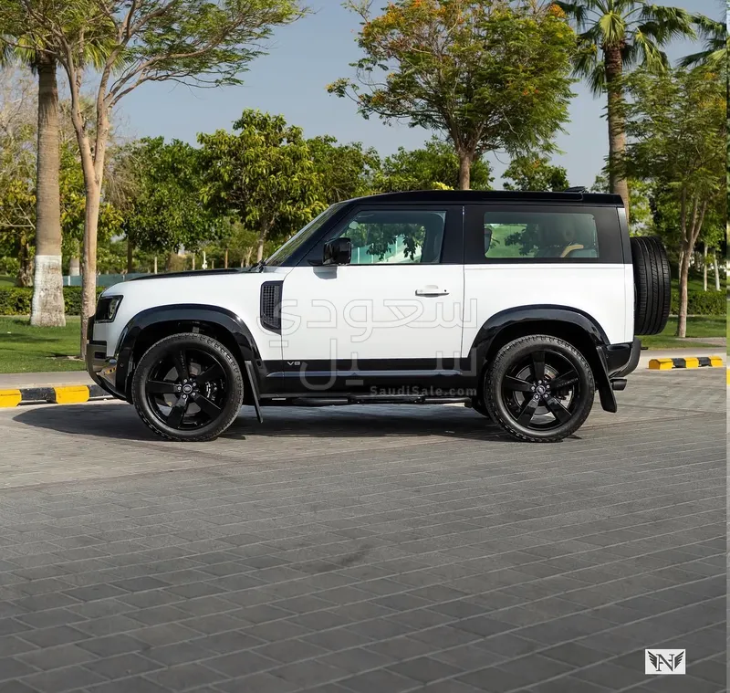 2023 Land Rover Defender 90