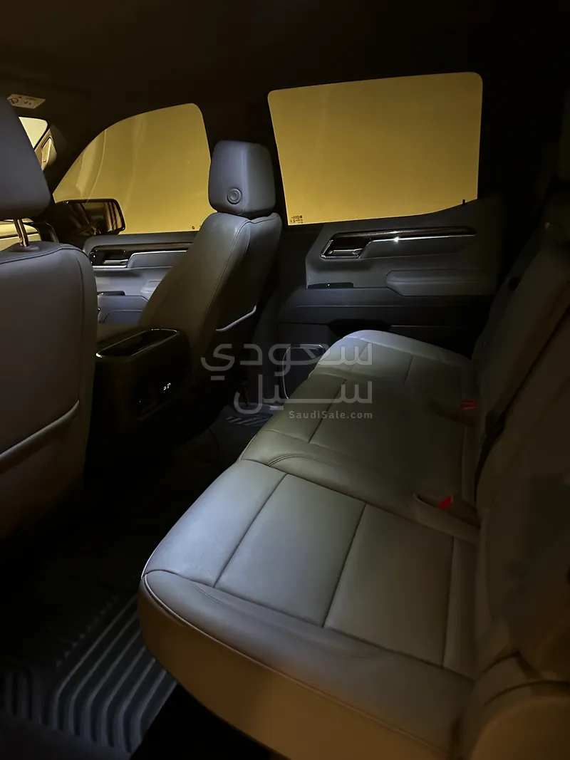 2025 شفروليه سلفرادو زد 71