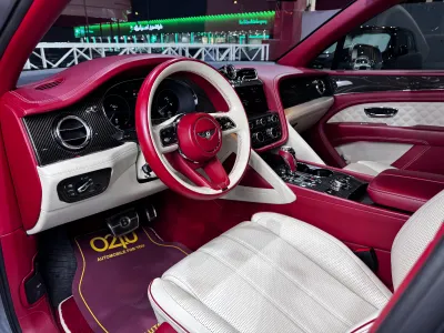 2021 بنتلي بنتايجا في 8