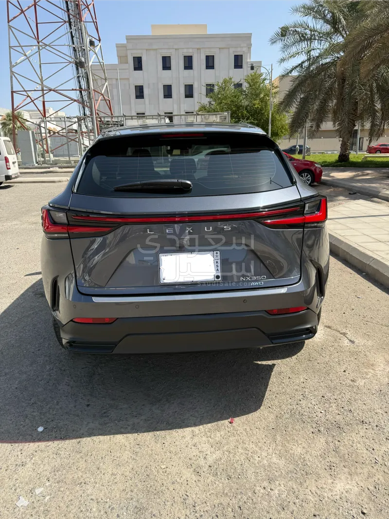 2024 لكزس إن إكس 350