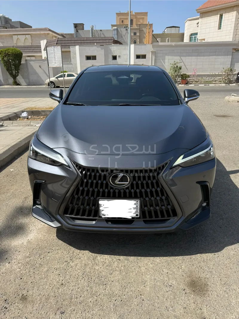 2024 لكزس إن إكس 350