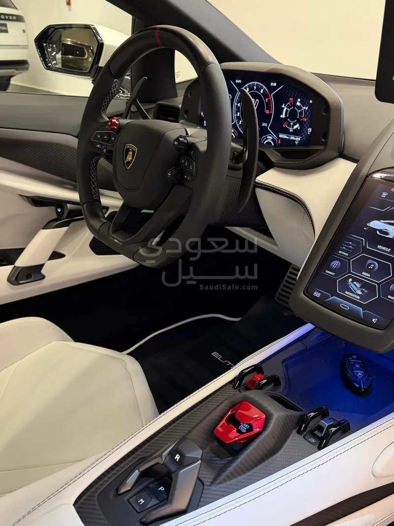 2025 لمبرجيني ريفويلتو