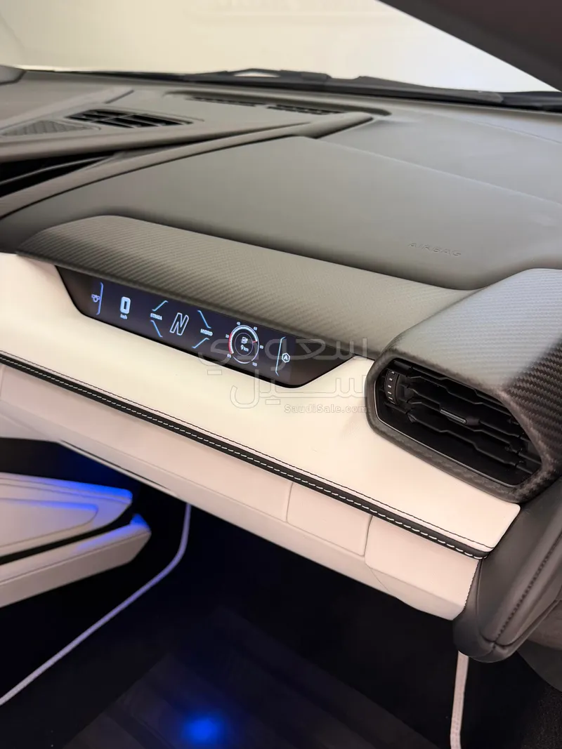 2025 لمبرجيني ريفويلتو