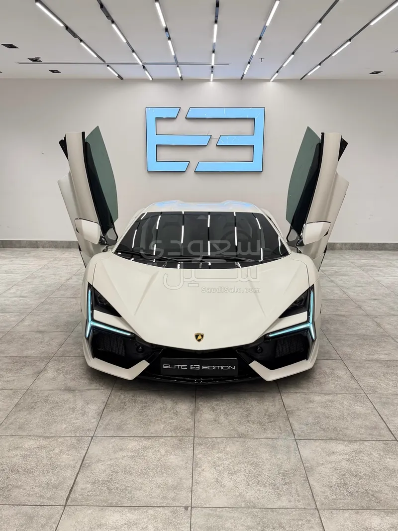 2025 لمبرجيني ريفويلتو