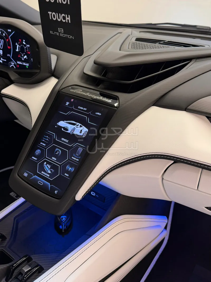 2025 لمبرجيني ريفويلتو
