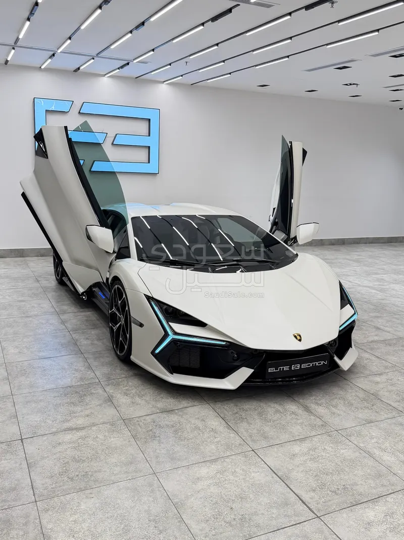 2025 لمبرجيني ريفويلتو