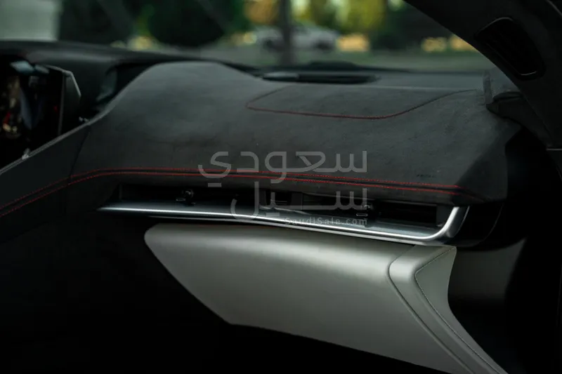 2023 شفروليه كورفيت سي 8