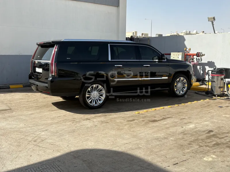 2019 كاديلاك اسكاليد بلاتينيوم