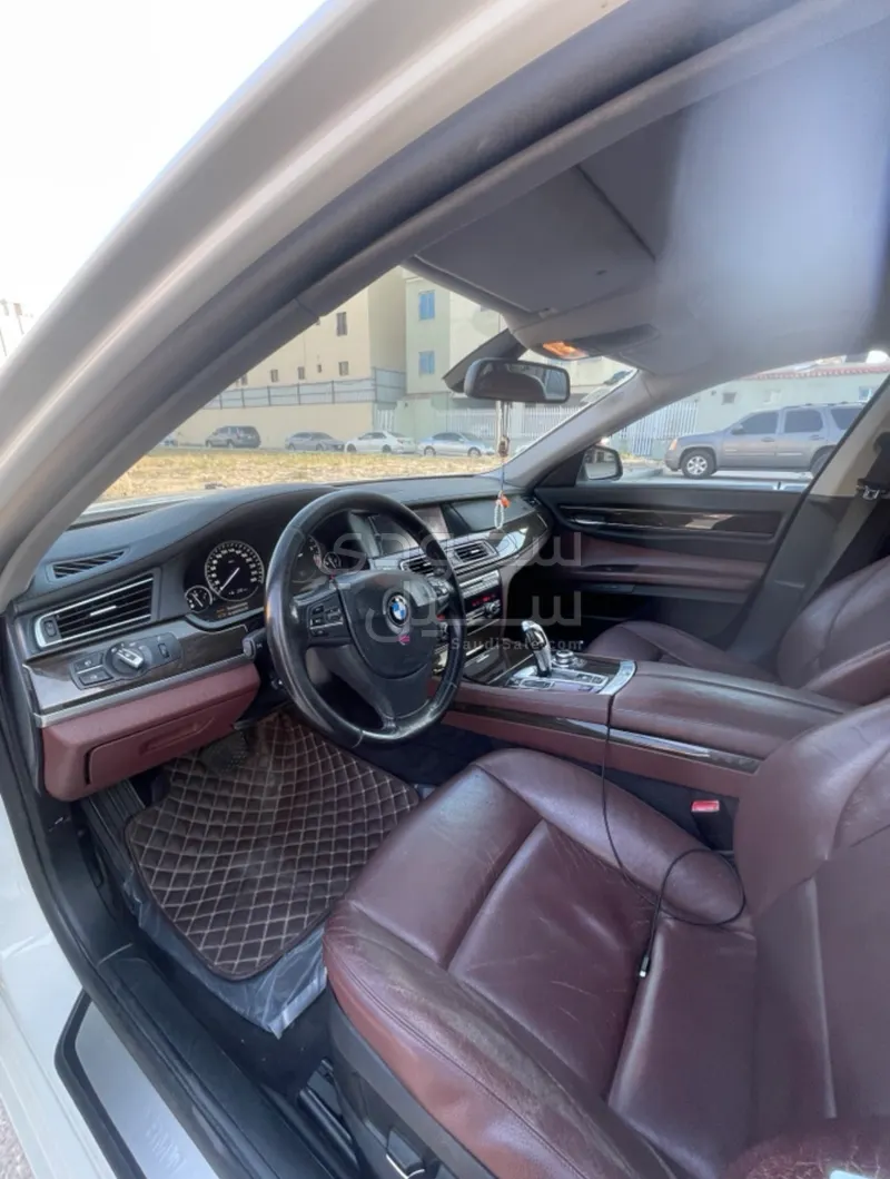 2010 BMW 7 Series 730i