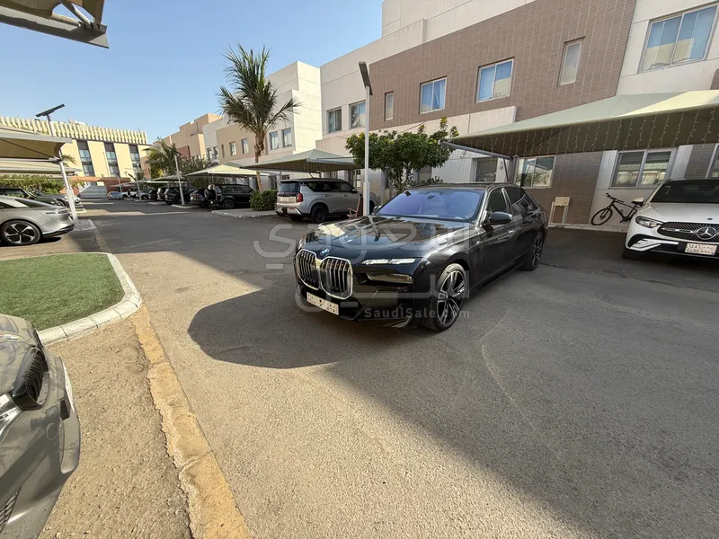 2024 BMW 7 Series 735Li