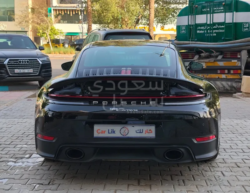 2025 بورش 911 كاريرا