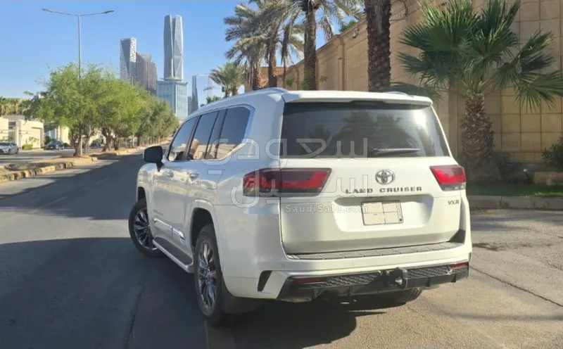 2024 Toyota Land Cruiser VXR