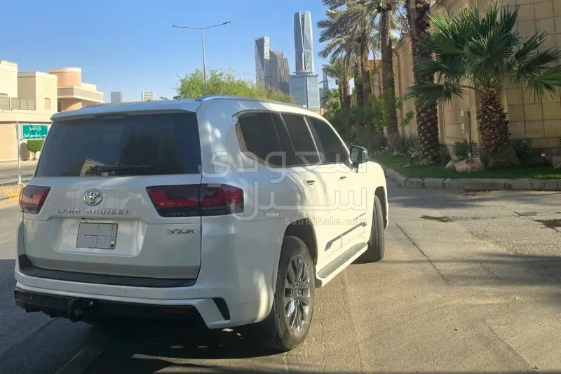 2024 Toyota Land Cruiser VXR