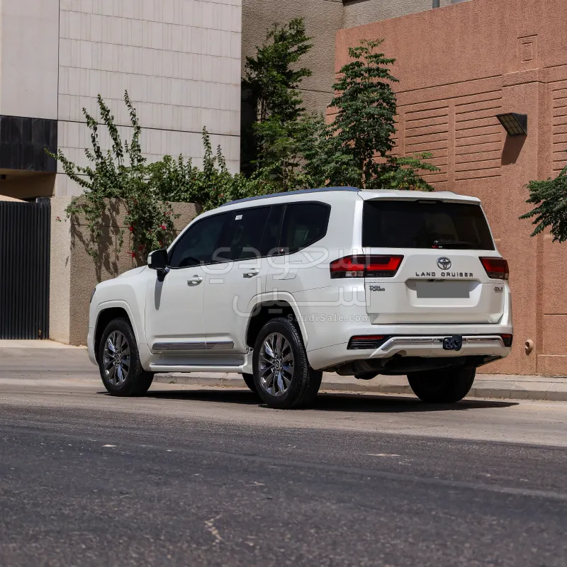 2024 Toyota Land Cruiser GXR