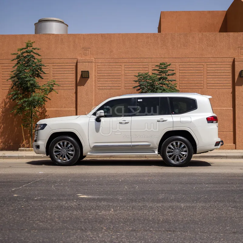 2024 Toyota Land Cruiser GXR