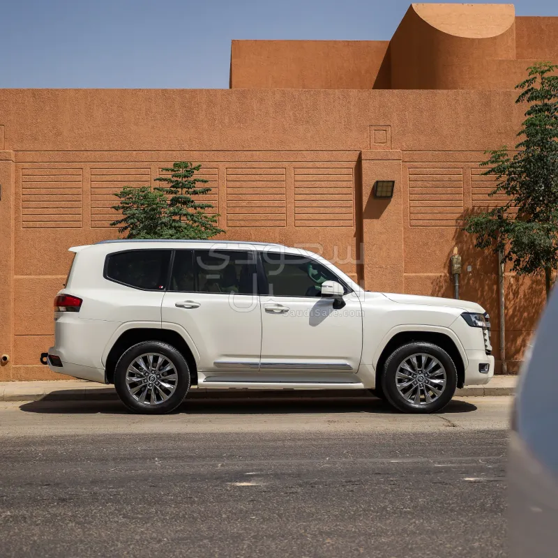 2024 Toyota Land Cruiser GXR