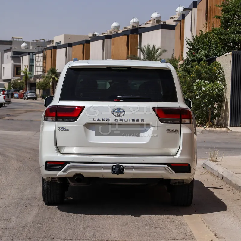 2024 Toyota Land Cruiser GXR