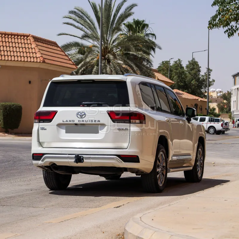 2024 Toyota Land Cruiser GXR