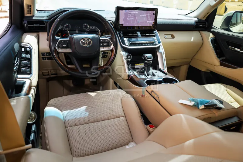 2024 Toyota Land Cruiser GXR