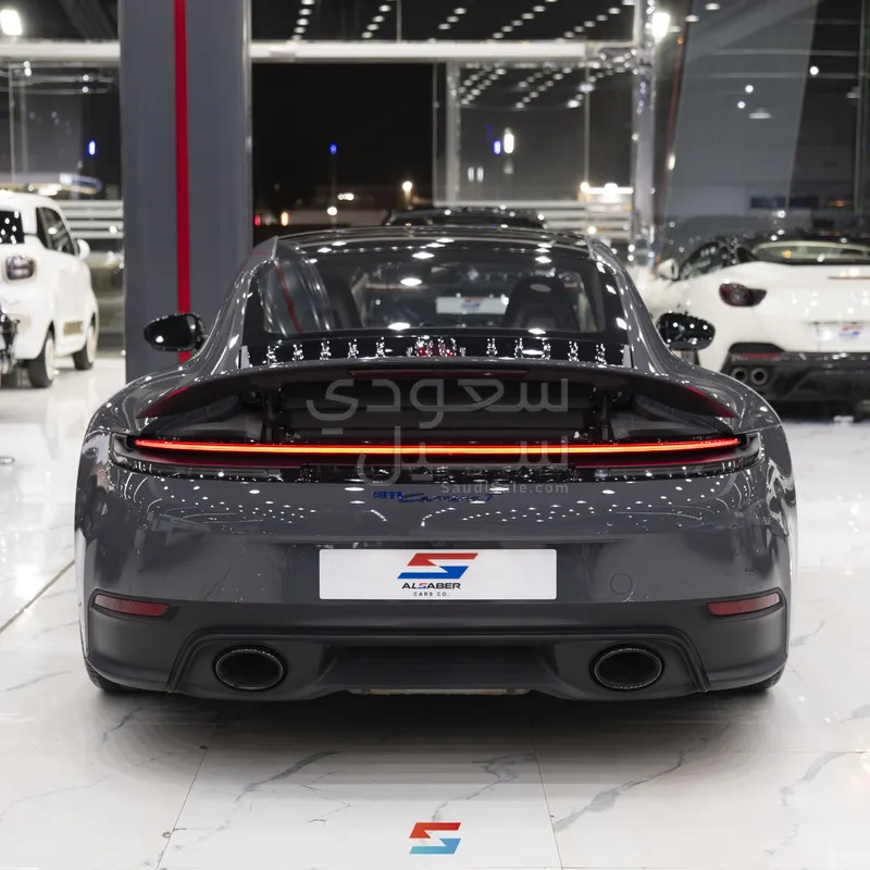 2025 بورش 911 كاريرا