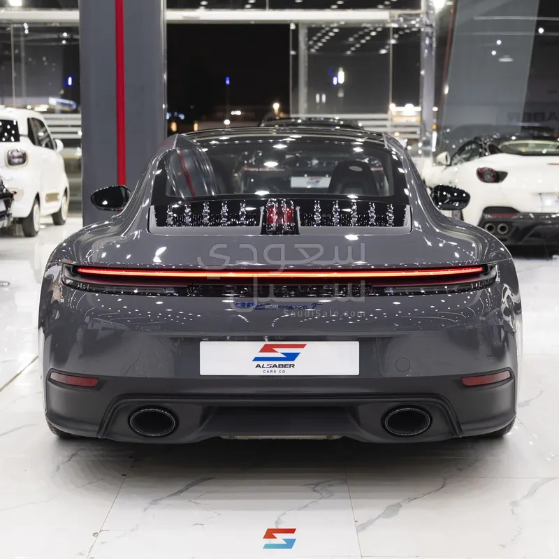 2025 بورش 911 كاريرا