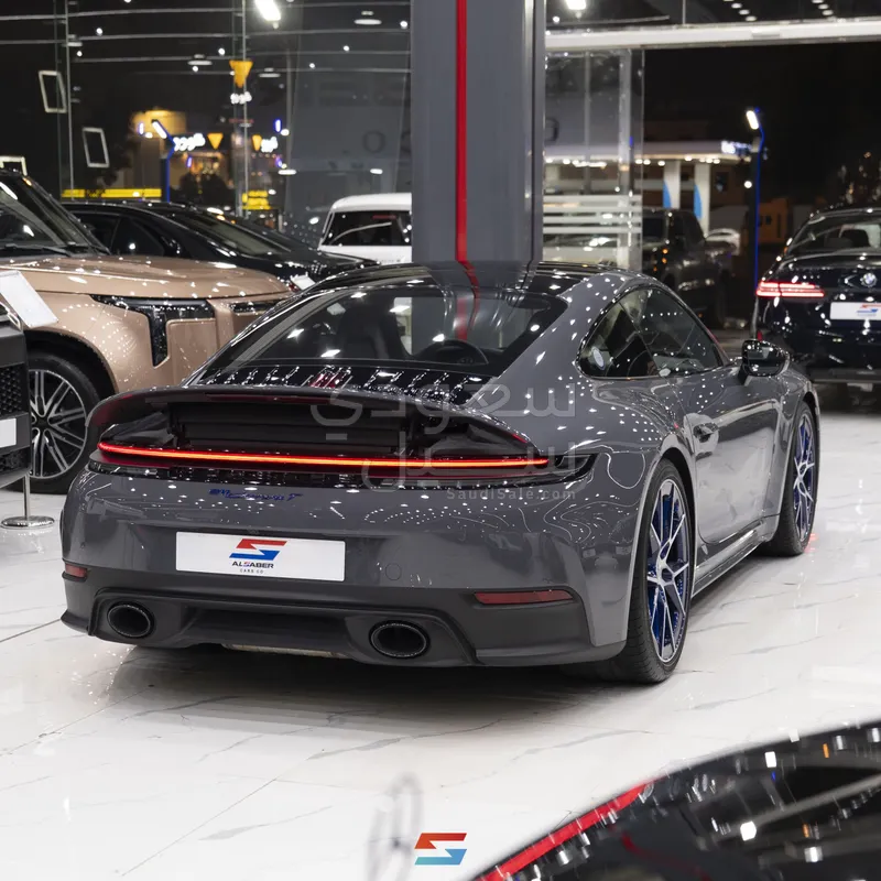 2025 بورش 911 كاريرا