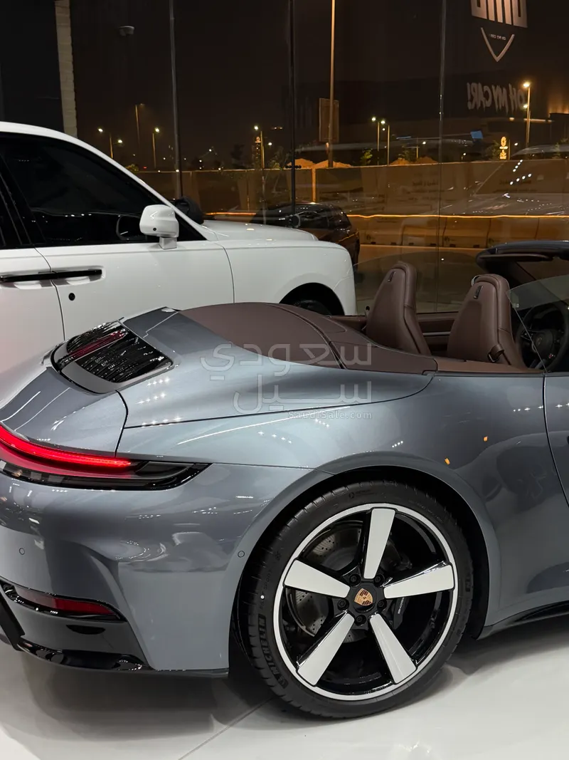 2026 بورش 911 كاريرا كابريوليه