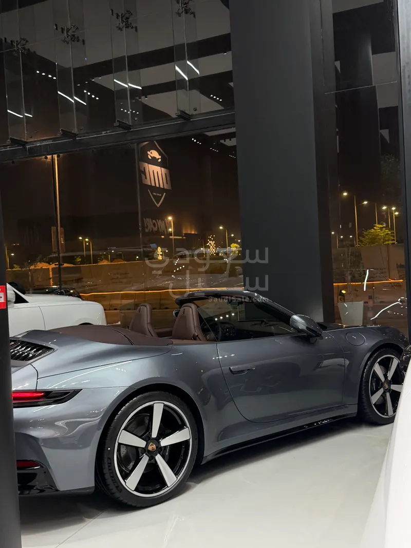 2026 بورش 911 كاريرا كابريوليه