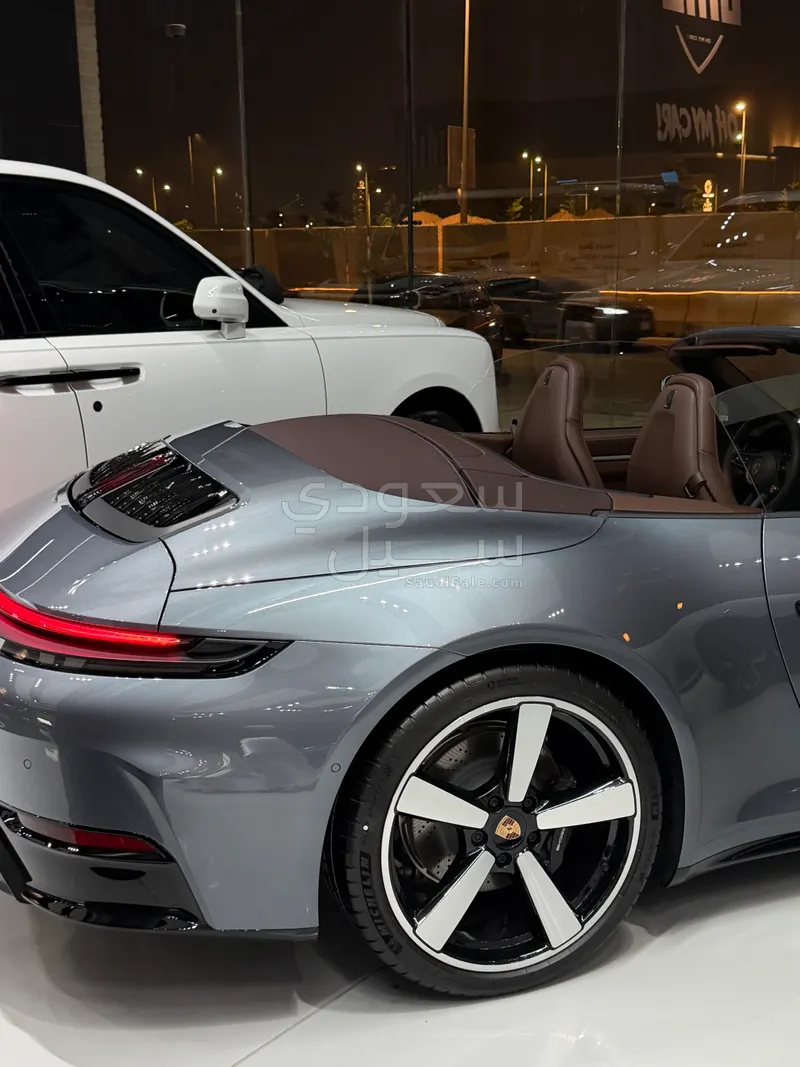 2026 بورش 911 كاريرا كابريوليه