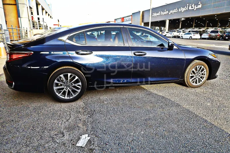 2023 Lexus ES 300H
