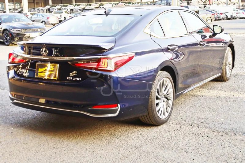 2023 Lexus ES 250
