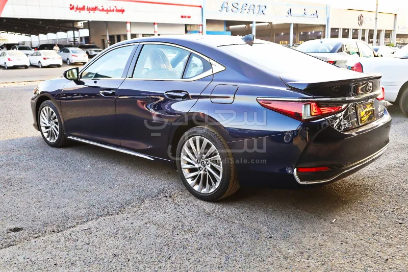 2023 Lexus ES 250