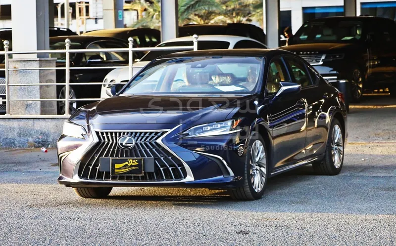 2023 Lexus ES 250