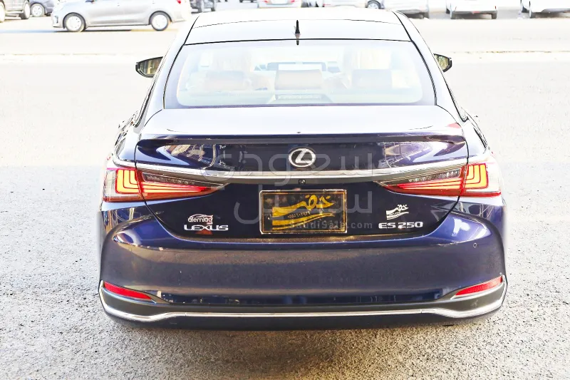 2023 Lexus ES 250