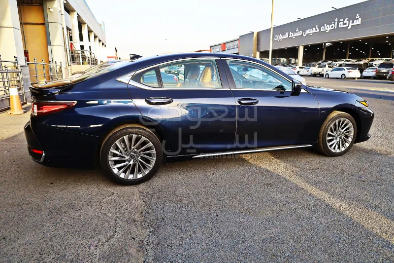 2023 Lexus ES 250