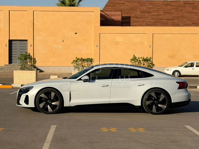 2024 اودي إي ترون